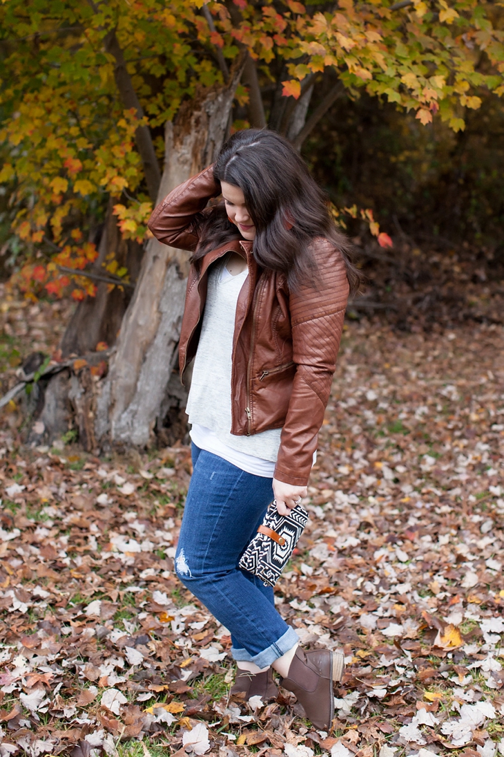 cognac leather jacket, loose comfy tee, booties | fall fashion (1)