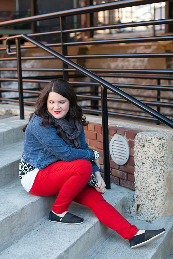 Winter / Fall style | red jeans, black and white graphic blouse, denim jacket | North Carolina Fashion Blogger (3)