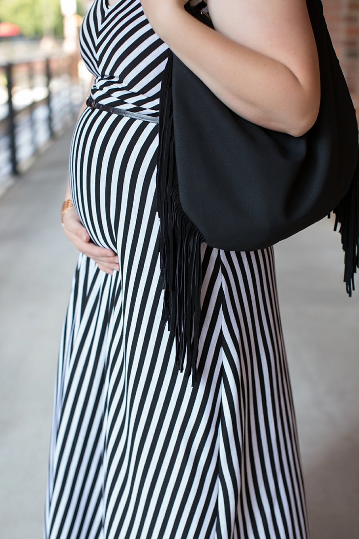 Striped maxi dress, black fringe bag - Maternity / Pregnancy Style (7)