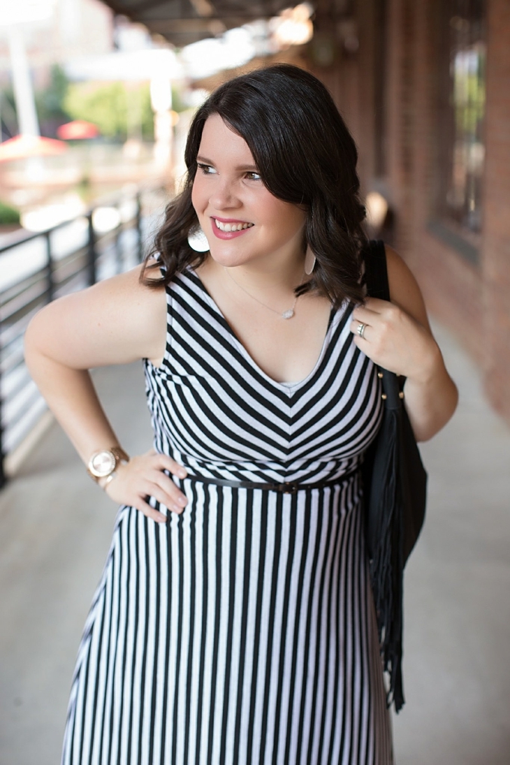 Striped maxi dress, black fringe bag - Maternity / Pregnancy Style (8)