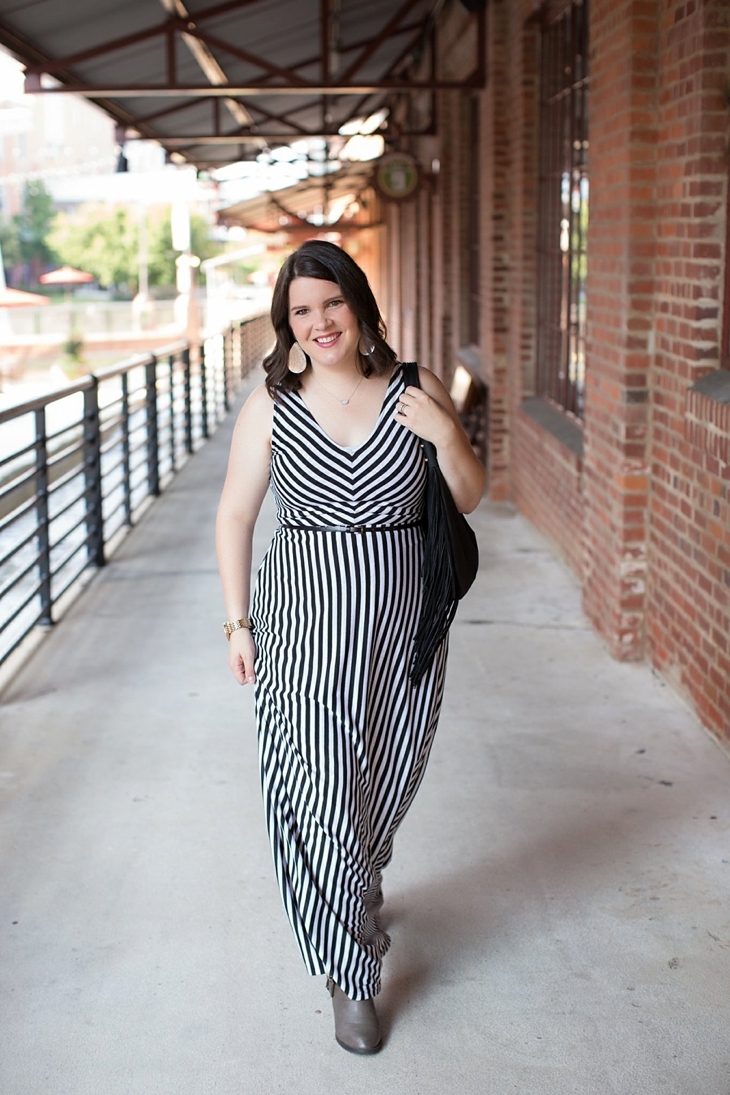 Striped maxi dress, black fringe bag - Maternity / Pregnancy Style (9)
