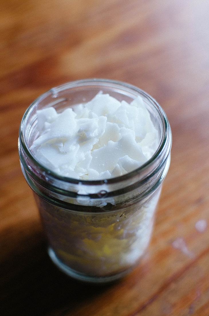 Easy DIY Non-Toxic Soy Wax Candle with Essential Oils (2)