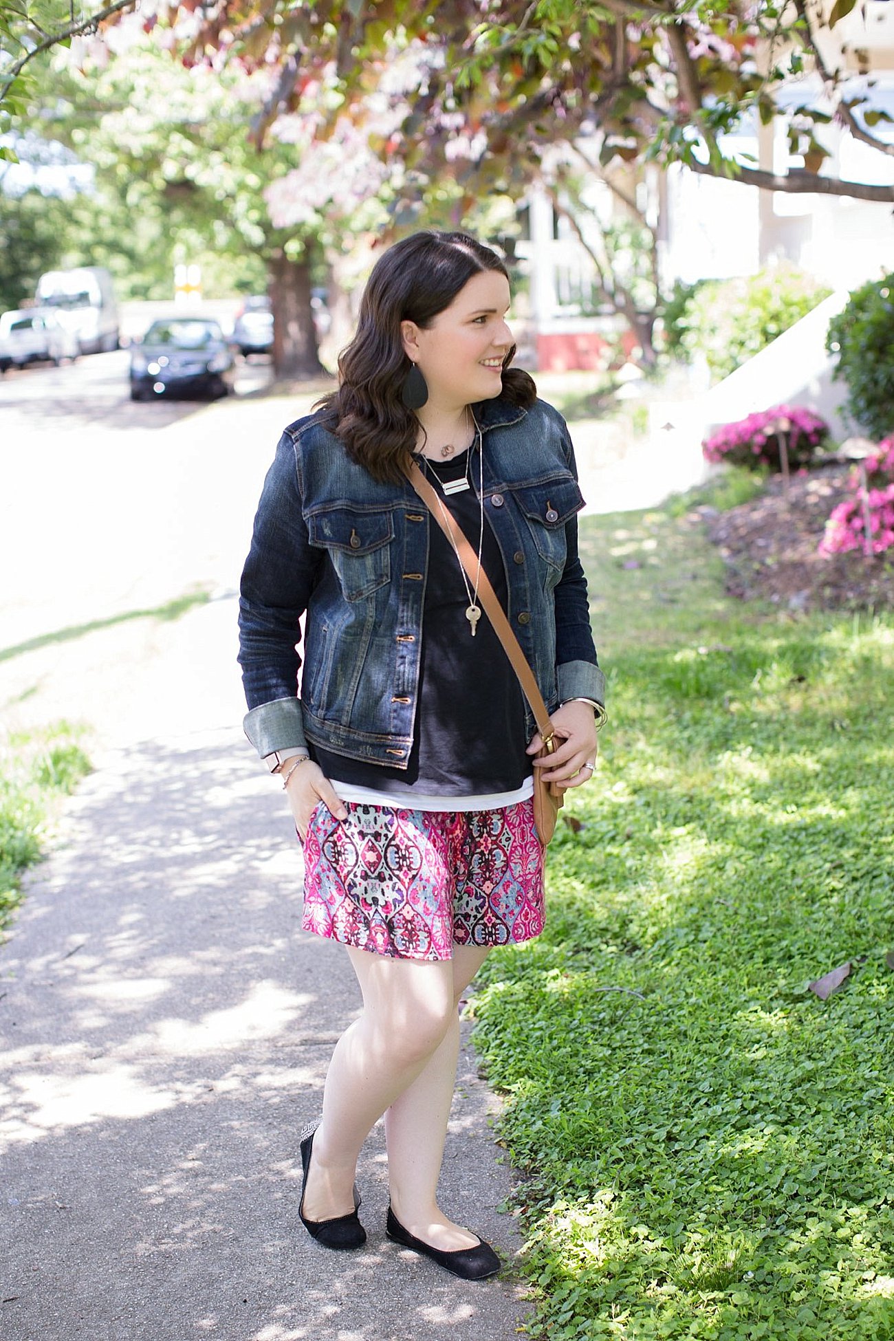 Threads 4 Thought Mona Skort, Stitch Fix Just USA Denim Jacket, Sudara Goods Globetrotter Tee, Sseko Designs Foldover Crossbody Clutch, The Root Collective shoes | Ethical Fashion & Style Blogger (2)