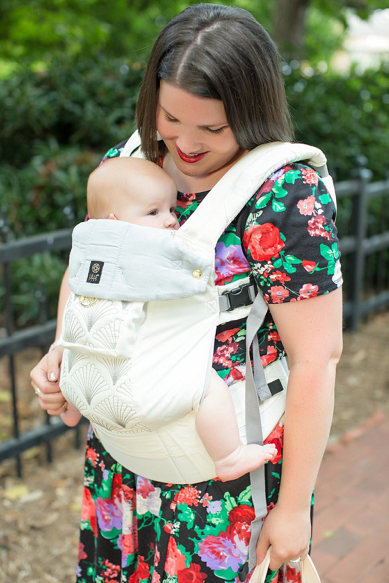LulaRoe floral Amelia dress, Lillebaby Complete Embossed Luxe carrier in Brilliance, The Root Collective shoes, Kalencom "Berlin" Diaper Bag | North Carolina Fashion Blogger (3)