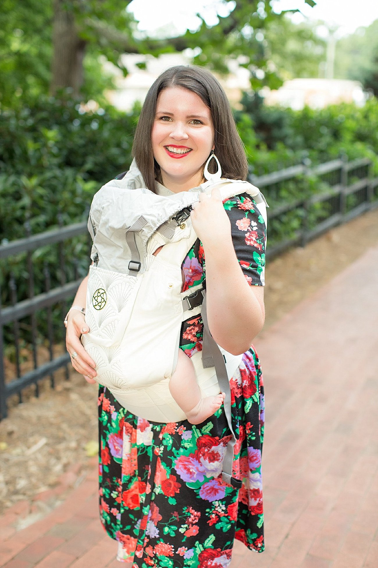 LulaRoe floral Amelia dress, Lillebaby Complete Embossed Luxe carrier in Brilliance, The Root Collective shoes, Kalencom "Berlin" Diaper Bag | North Carolina Fashion Blogger (10)