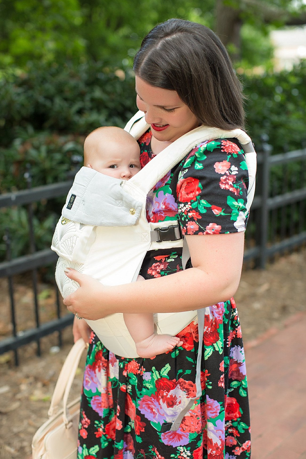 LulaRoe floral Amelia dress, Lillebaby Complete Embossed Luxe carrier in Brilliance, The Root Collective shoes, Kalencom "Berlin" Diaper Bag | North Carolina Fashion Blogger (13)