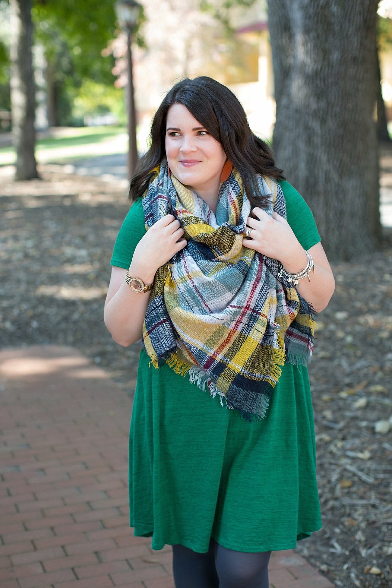 11 Ways to Wear a Blanket Scarf Toggle Poncho - How to Wear a Blanket Scarf Toggle Poncho (3)