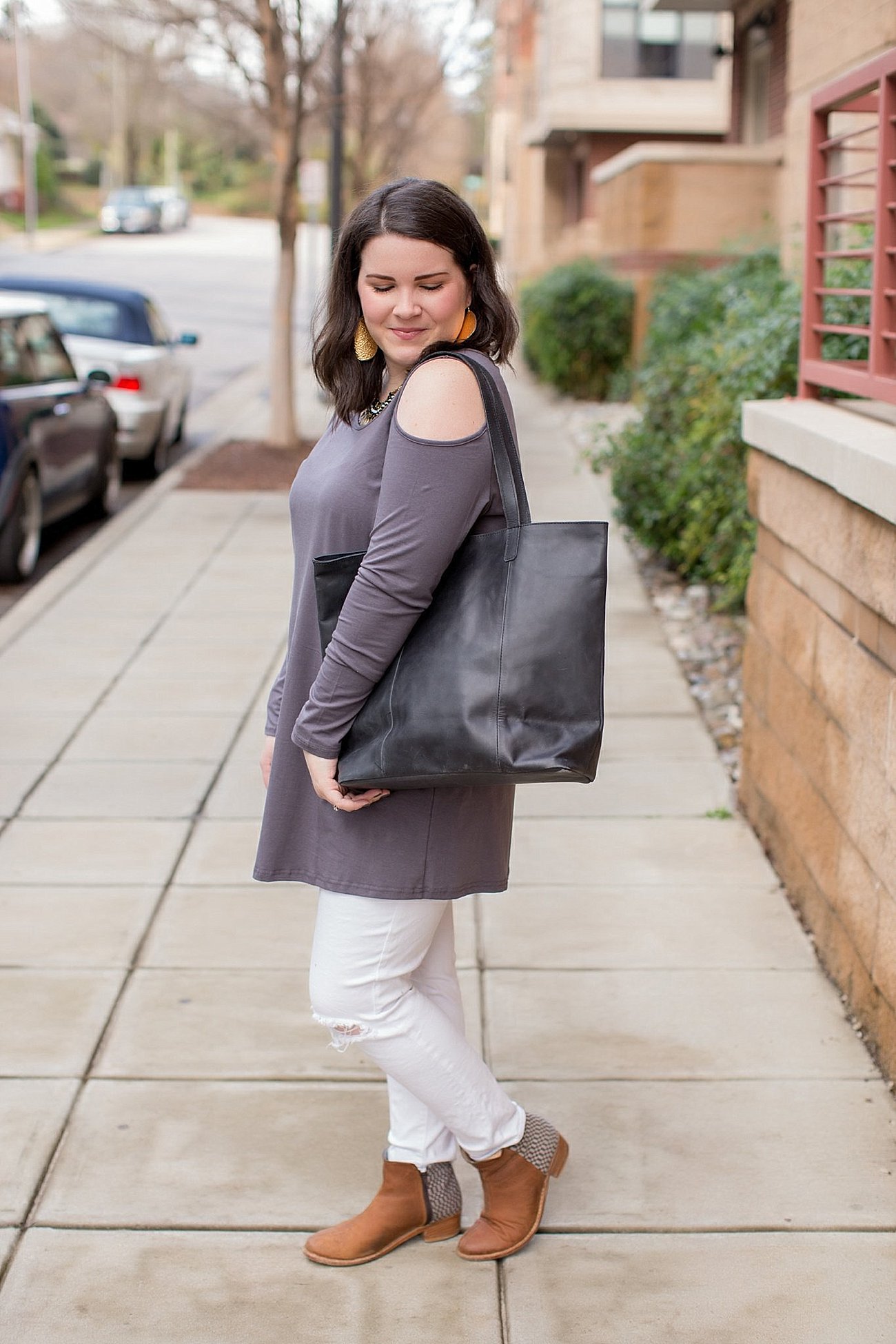 Elegantees cold shoulder tunic, The Flourish Market, Sseko Designs "florence" necklace, The Root Collective booties (7)