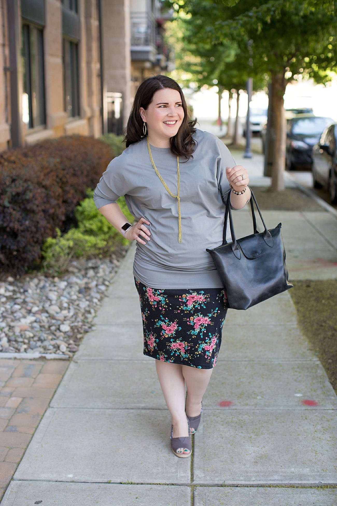 Elegantees "Cassie" ruched dolman sleeve tunic, Agnes & Dora floral pencil skirt, TOMS wedges, ethical fashion blogger (7)
