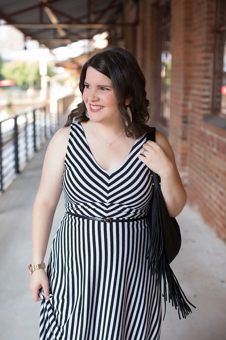 Striped maxi dress, black fringe bag - Maternity / Pregnancy Style (2)