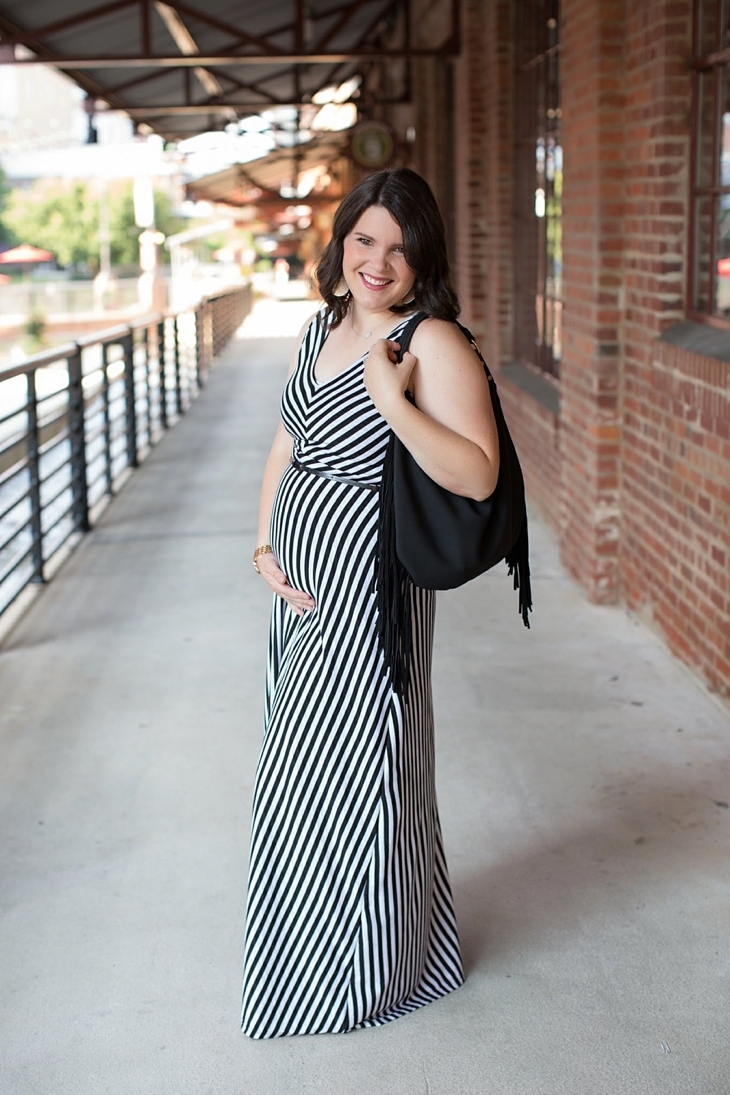 Striped maxi dress, black fringe bag - Maternity / Pregnancy Style (4)