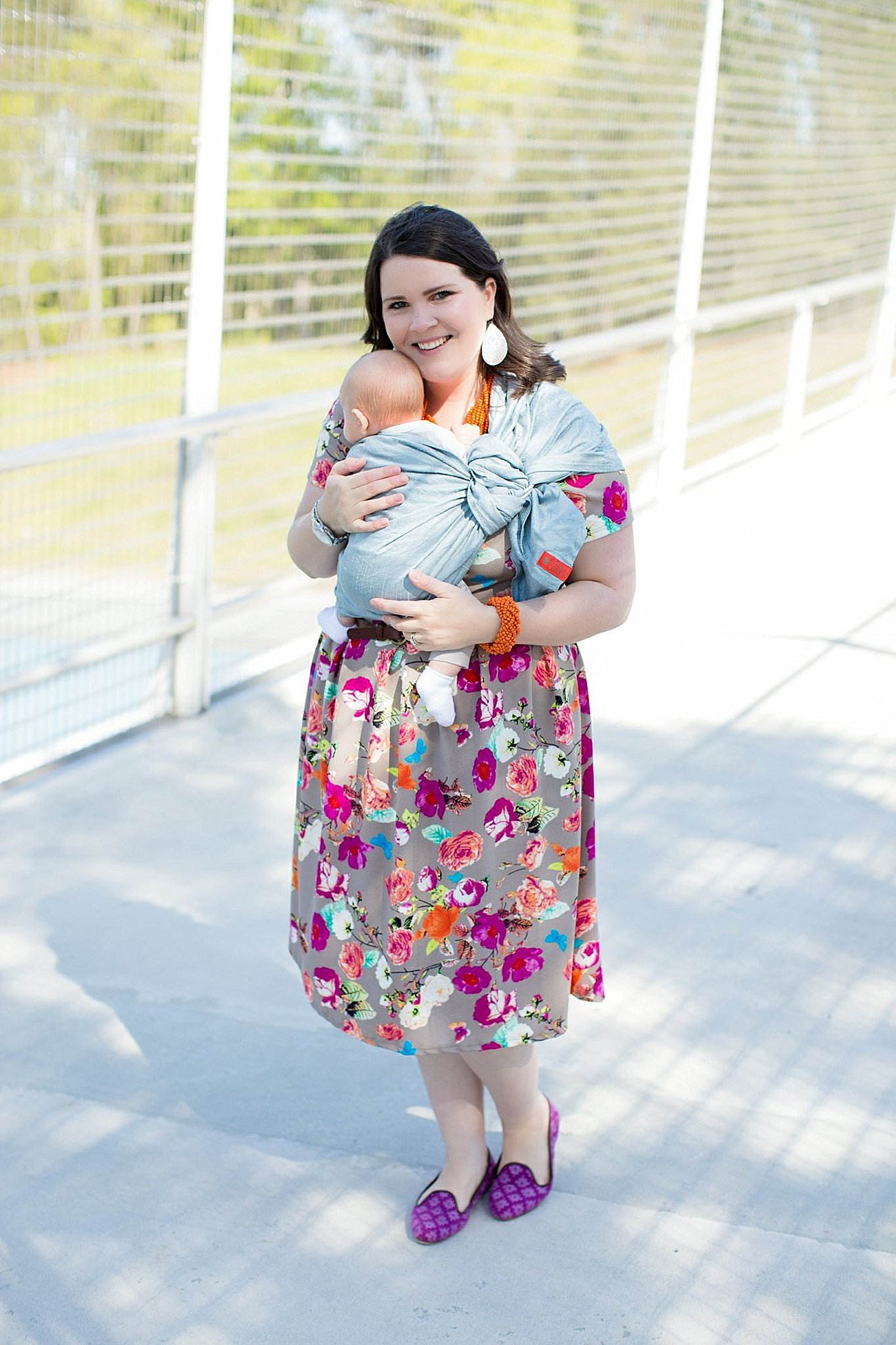 LulaRoe Floral Amelia Dress, The Root Collective Millie Smoking Shoe, Made for Freedom Lily Necklace and Bracelet, Sseko Designs Leather Clutch, Nickel and Suede earrings, Sakura Bloom Catalina ring sling | Mom Style | North Carolina Fashion & Style Blogger (8)