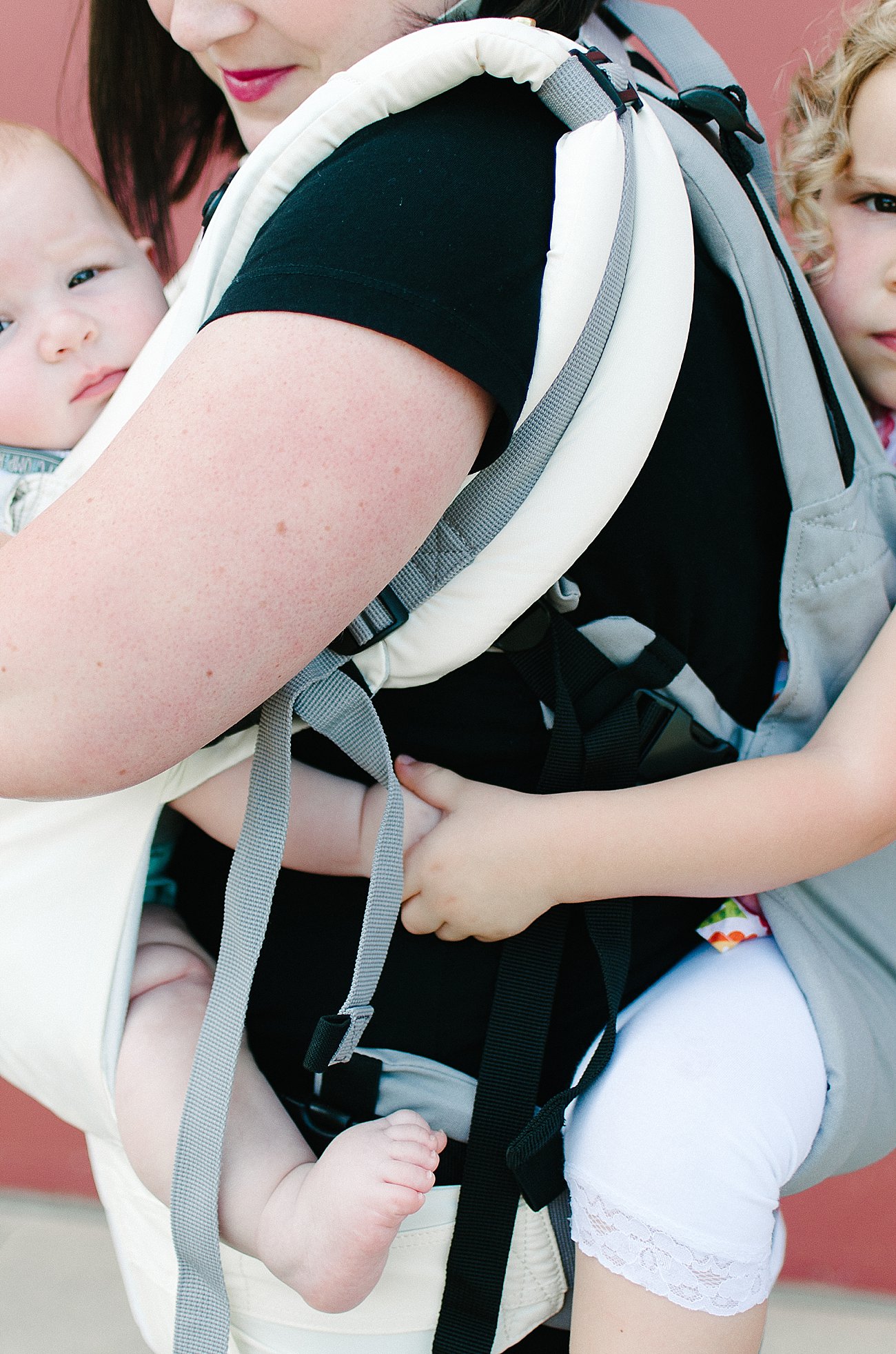 with Lillebaby Complete & CarryOn Baby Carriers #babywearing #tandemwearing #toddlerwearing (15)