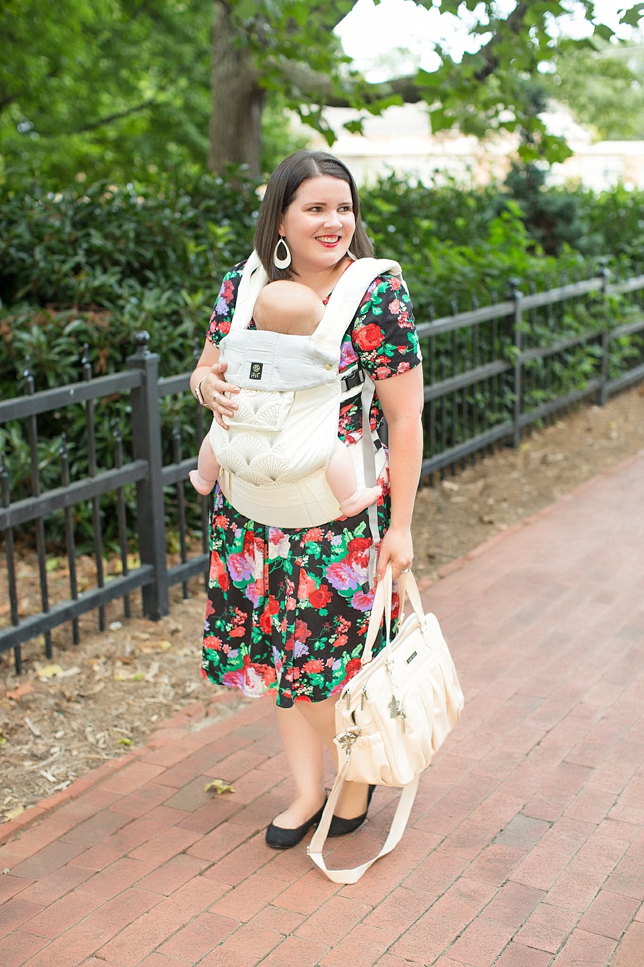 LulaRoe floral Amelia dress, Lillebaby Complete Embossed Luxe carrier in Brilliance, The Root Collective shoes, Kalencom "Berlin" Diaper Bag | North Carolina Fashion Blogger (2)