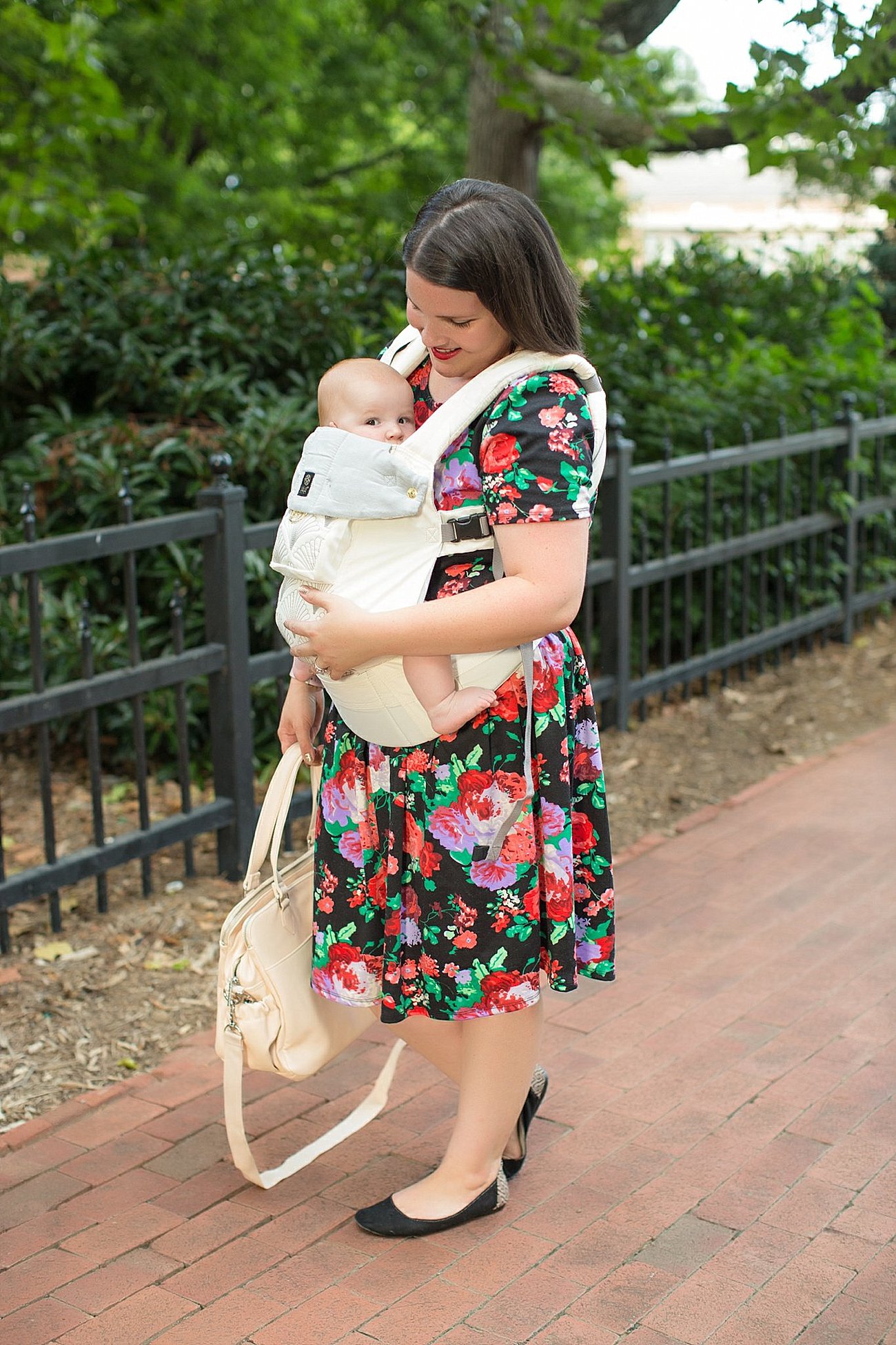 LulaRoe floral Amelia dress, Lillebaby Complete Embossed Luxe carrier in Brilliance, The Root Collective shoes, Kalencom "Berlin" Diaper Bag | North Carolina Fashion Blogger (4)