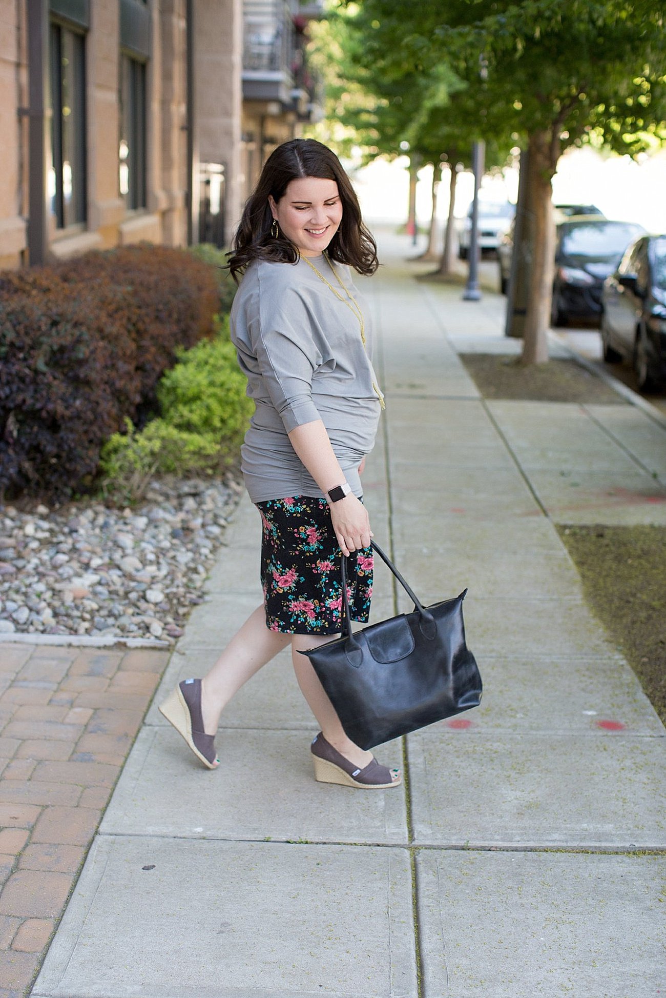 Elegantees "Cassie" ruched dolman sleeve tunic, Agnes & Dora floral pencil skirt, TOMS wedges, ethical fashion blogger (4)