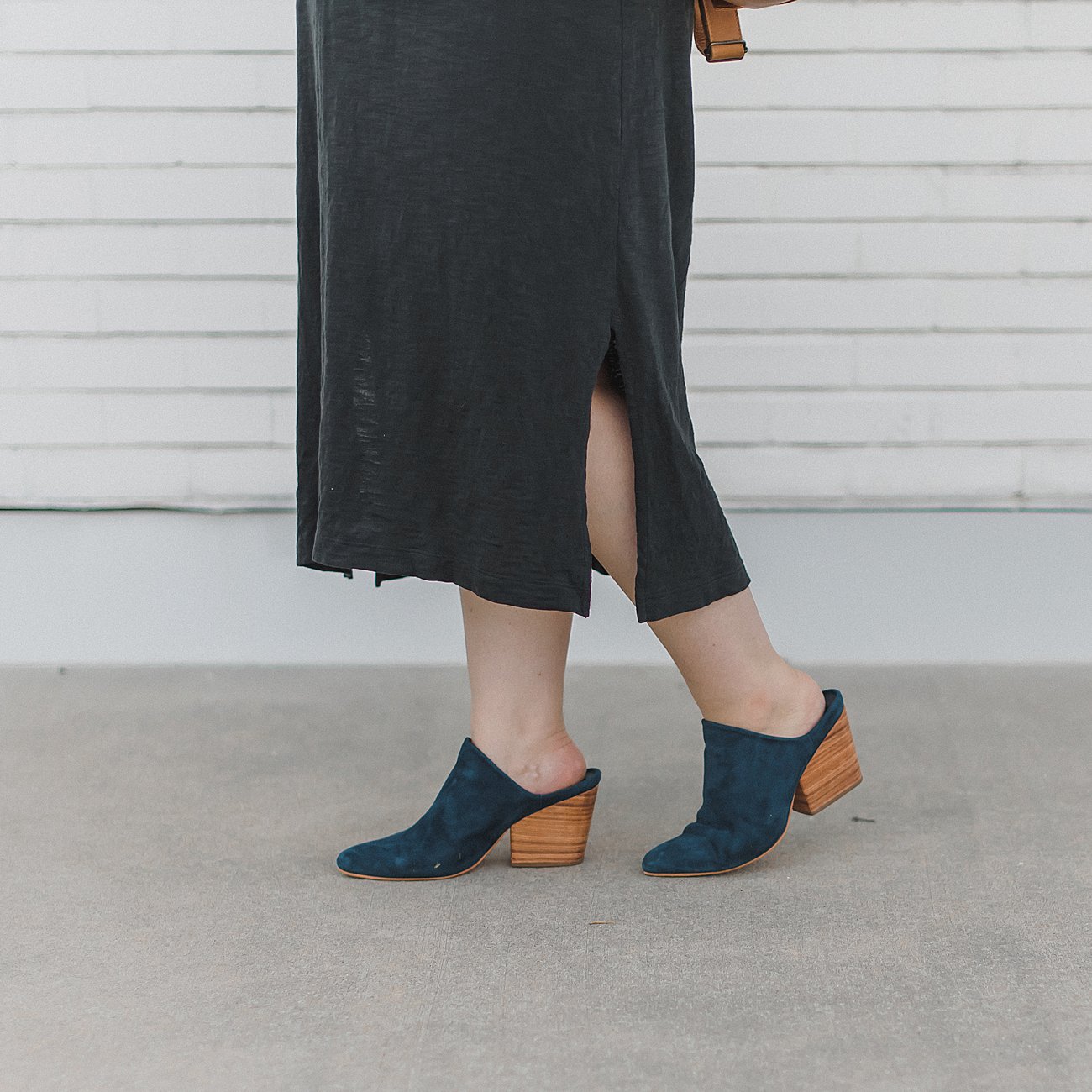 ABLE Utility Dress, ABLE denim jacket, ABLE rojas mule shoes - ethical fall fashion - how to style a t-shirt dress (9)