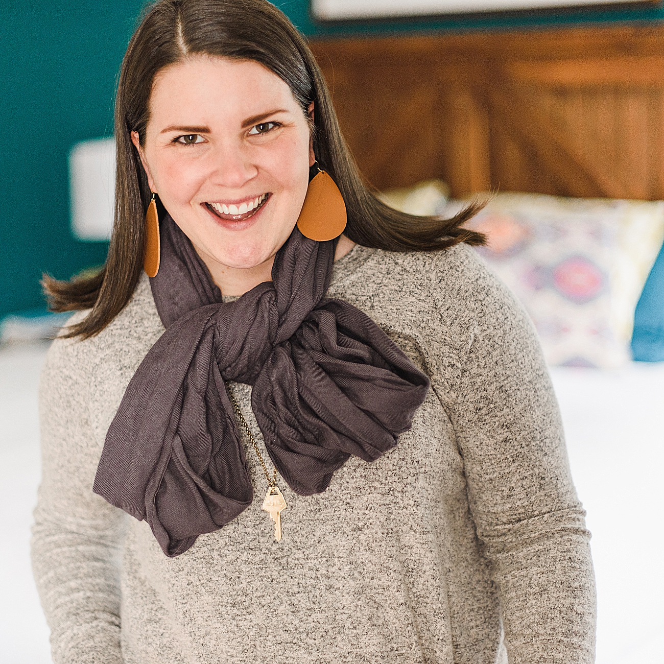 STYLE 10 Ways to Wear an Infinity Scarf [UPDATED 2019]