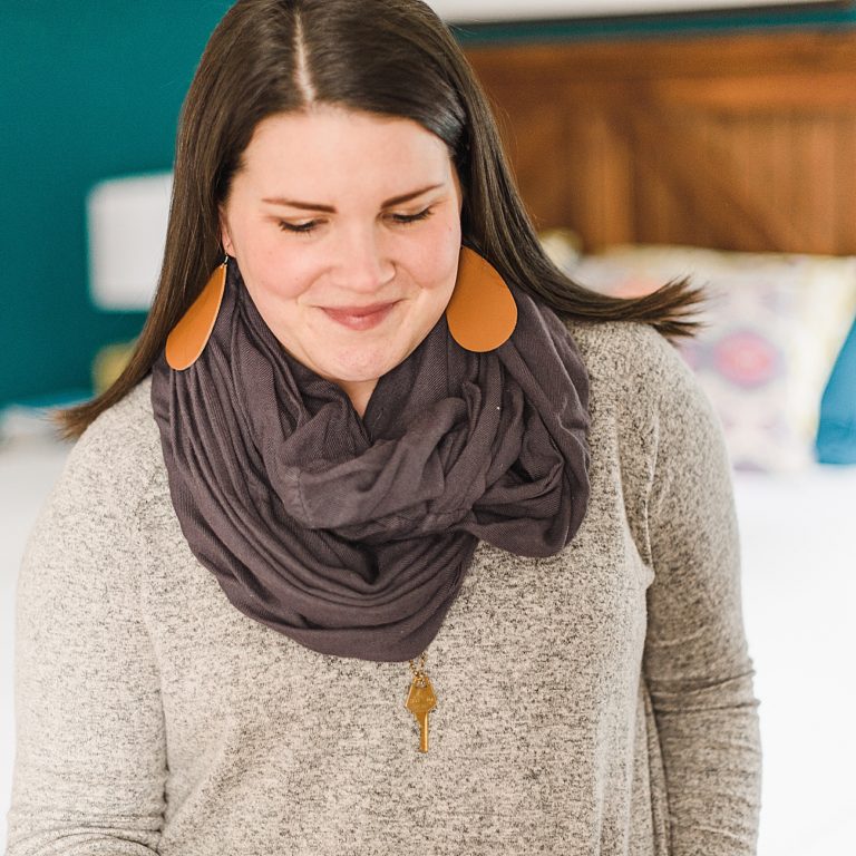 STYLE 10 Ways to Wear an Infinity Scarf [UPDATED 2019]