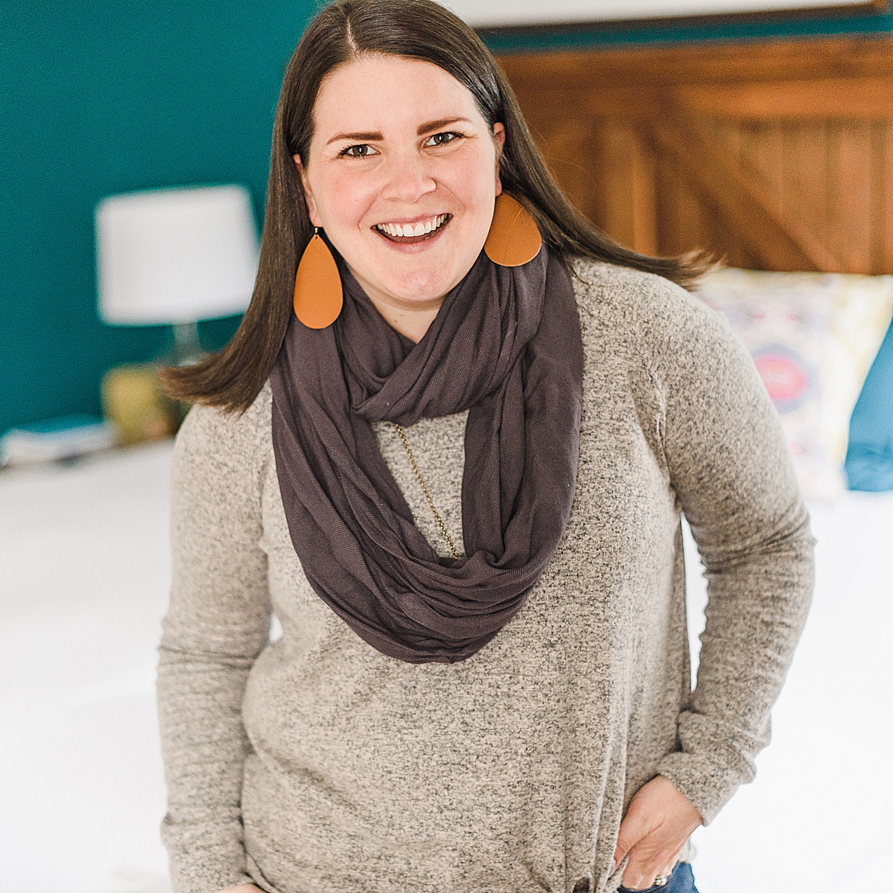 STYLE 10 Ways to Wear an Infinity Scarf [UPDATED 2019]